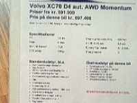 - 12-19C627C4-624729-800  Bilen i salgslokalet hos Bilia i Nærum - den officieller pris. Selv om vi fik mere med i handlen, betalte vi 610.000, da Volvo og importør spøttede i kasssen